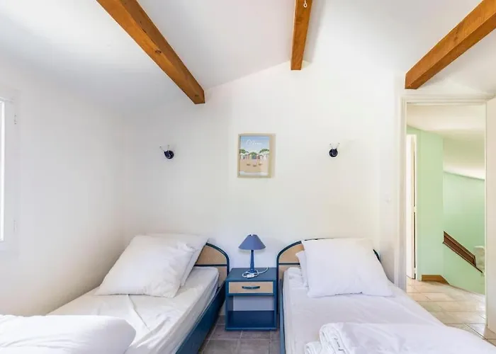 Holiday home La Maison Des Epinouses, 4 A 450m De La De Chaucre