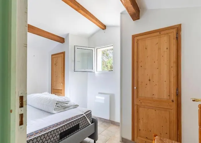 Holiday home La Maison Des Epinouses, 4 A 450m De La De Chaucre *