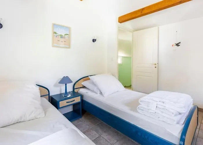 Holiday home La Maison Des Epinouses, 4 A 450m De La De Chaucre *